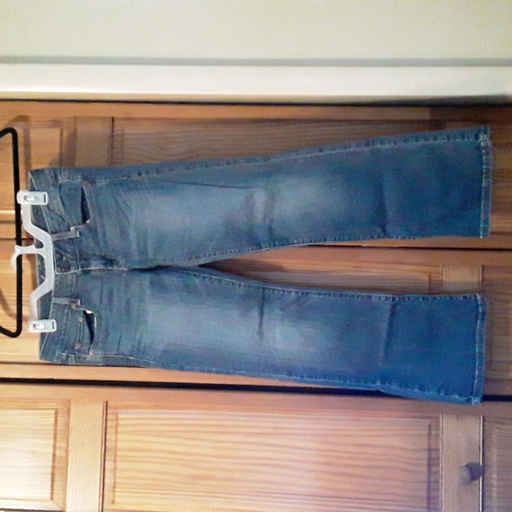 American Eagle, size 6 boyfriend cut